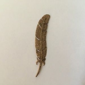 Queen Elizabeth Faux Braeman Feather Brooch